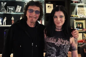 BECKY BALDWIN explique comment elle a décroché un concert en jouant de la basse sur le nouvel album solo de TONY IOMMI