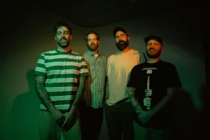 FOUR YEAR STRONG annonce sa tournée pour son 25e anniversaire et célèbre les 20 ans de « Rise Or Die Trying »