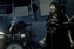 BAD WOLVES publie une nouvelle version de « Jolene » avec DOLLY PARTON