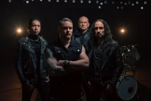 Le groupe finlandais CROWNSHIFT annonce son nouvel album « The Shadows We Buried » et partage le single « In The Dead Of Night »