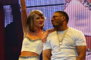 Nelly révèle que Taylor Swift lui a payé 50 000 $ « dans le sac McDonald&rsquo;s » pour son concert en 2011