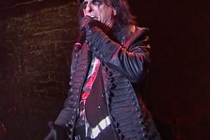 Alice Cooper en tête de la liste des best-sellers du Sunday Times avec ses nouveaux mémoires Devil On My Shoulder