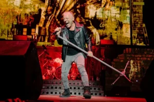 BRUCE DICKINSON : « Nous avons quelques surprises en réserve avec IRON MAIDEN »