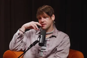 CALEB SHOMO de BEARTOOTH sur sa décision de se présenter comme « un homme fièrement gay » : c&rsquo;est « quelque chose qu&rsquo;un grand groupe de personnes ne comprend tout simplement pas »