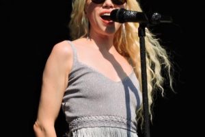 Carly Rae Jepsen révèle comment elle a sauvé son mari au téléphone après la première session d&rsquo;écriture de chansons