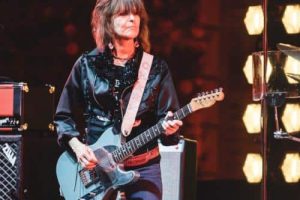Chrissie Hynde plaisante en disant que Taylor Swift l&rsquo;a copiée en écrivant une chanson sur Cleveland pour « avoir une longueur d&rsquo;avance » dans sa carrière