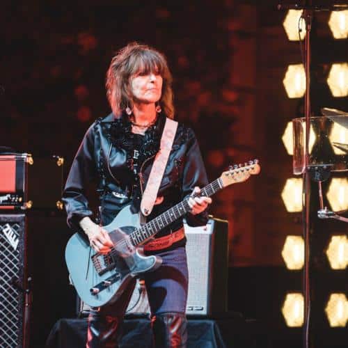 Chrissie Hynde plaisante en disant que Taylor Swift l'a copiée en écrivant une chanson sur Cleveland pour « avoir une longueur d'avance » dans sa carrière