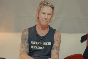 DUFF MCKAGAN réfléchit à la fin de VELVET REVOLVER : « Les roues se détachaient tout au long de cette » dernière « tournée »