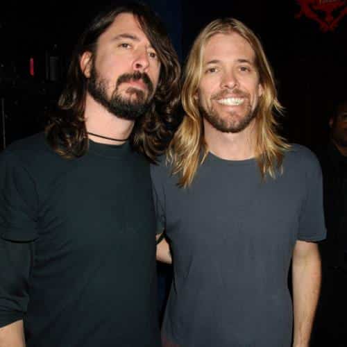 Dave Grohl se souvient avoir braconné son « meilleur ami » Taylor Hawkins pour les Foo Fighters du groupe d'Alanis Morissette