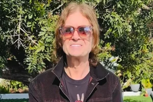GLENN HUGHES dit qu&rsquo;il retrouve son énergie après avoir subi sa dernière opération à cœur ouvert