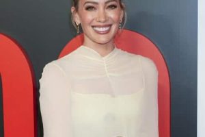 Hilary Duff sort un EP festif Holiday Things