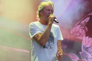 IAN GILLAN rejette le label « Heavy Metal » pour DEEP PURPLE : « Ce n&rsquo;est pas vraiment notre sac »
