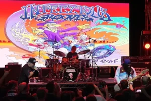 INFECTIOUS GROOVES, avec ROBERT TRUJILLO et MIKE MUIR, pour célébrer le 35e anniversaire de leur premier album avec un concert à Los Angeles