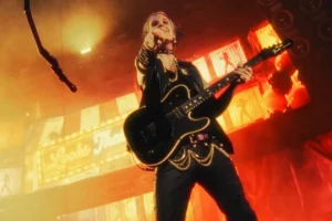 JOHN 5 Sur la tournée « Le retour du carnaval des péchés » de MÖTLEY CRÜE : « C&rsquo;était incroyable. Tout le monde s&rsquo;est tellement amusé.