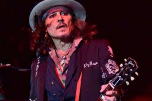 Johnny Depp vole la vedette alors qu&rsquo;Aerosmith fait un retour rempli de stars au Hollywood Bowl