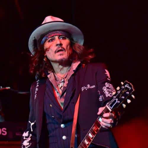 Johnny Depp vole la vedette alors qu'Aerosmith fait un retour rempli de stars au Hollywood Bowl