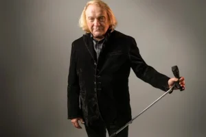 LOU GRAMM : « Le rock qui est actuellement dans les charts n&rsquo;est pas à mon goût. » Je ne sais même pas si j&rsquo;appellerais ça du rock.