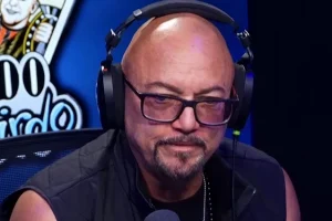 L&rsquo;ancien chanteur de QUEENSRŸCHE GEOFF TATE nie une fois de plus avoir tiré un couteau sur SCOTT ROCKENFIELD lors d&rsquo;une altercation dans les coulisses au Brésil en 2012
