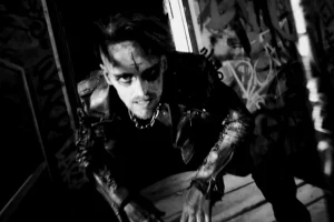 L&rsquo;ancien chanteur de SKID ROW ERIK GRÖNWALL sort le clip de « Twisted Lullaby » de l&rsquo;album solo « Bad Bones »
