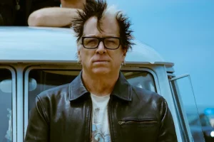 Le guitariste NOODLES de THE OFFSPRING va « s&rsquo;éloigner des performances live » en raison d&rsquo;un « problème de santé assez grave »