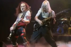 Le guitariste original de VENOM JEFF &lsquo;MANTAS&rsquo; DUNN rend hommage à CONRAD &lsquo;CRONOS&rsquo; LANT : &lsquo;Nous avons changé l&rsquo;histoire du métal telle que nous la connaissons&rsquo;