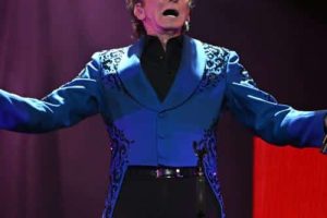 Le retour de Barry Manilow entravé par d&rsquo;autres problèmes de santé