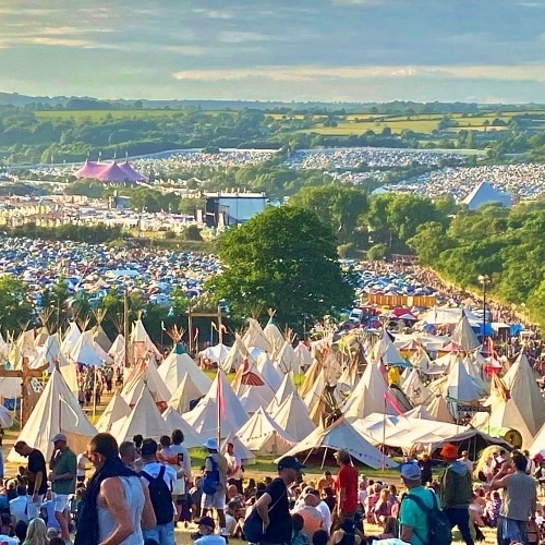 Les premiers billets de bus pour Glastonbury 2027 se vendent en moins de 30 minutes