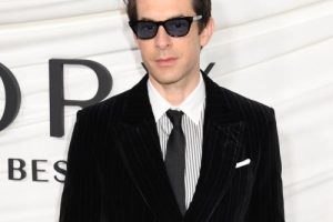 Mark Ronson célèbre Amy Winehouse au spectacle du 20e anniversaire de Back to Black