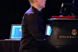 Max Richter reçoit le prix Ivor Novello pour l&rsquo;innovation avant le lancement du nouvel album