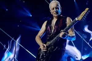 PHIL COLLEN à propos du prochain documentaire officiel DEF LEPPARD : les éléments que le réalisateur a « capturés sont époustouflants »