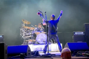 SULLY ERNA confirme que la nouvelle musique de GODSMACK « arrivera à un moment donné l&rsquo;année prochaine » : « Je suis moi-même très curieux de savoir où elle ira »
