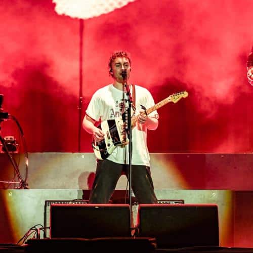 Sam Fender reporte la prévente de sa tournée en raison d'une « attaque de robot sophistiquée »