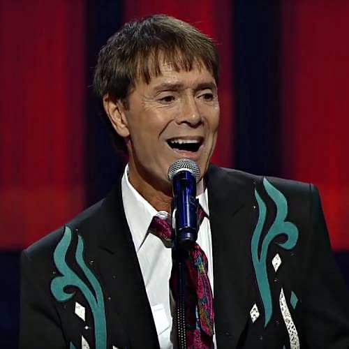 Sir Cliff Richard célèbre son 86e anniversaire avec ses fans et présente son nouvel album Only Number Ones