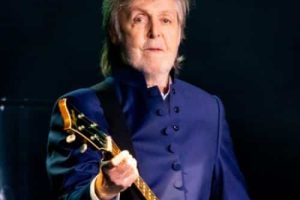 Sir Paul McCartney a d&rsquo;abord plaisanté avec Taylor Swift en lui disant qu&rsquo;elle devrait chanter un classique des Beatles à Travis Kelce lors de son mariage.