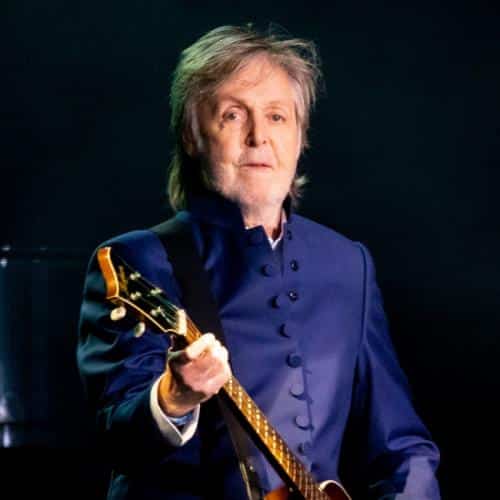 Sir Paul McCartney a d'abord plaisanté avec Taylor Swift en lui disant qu'elle devrait chanter un classique des Beatles à Travis Kelce lors de son mariage.