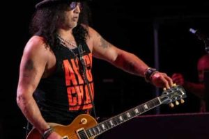 Slash fournit une autre mise à jour sur le nouveau matériel Guns N&rsquo; Roses