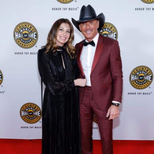 Tim McGraw retient ses larmes alors qu'il est intronisé au Country Music Hall of Fame : "Je vais pleurer"