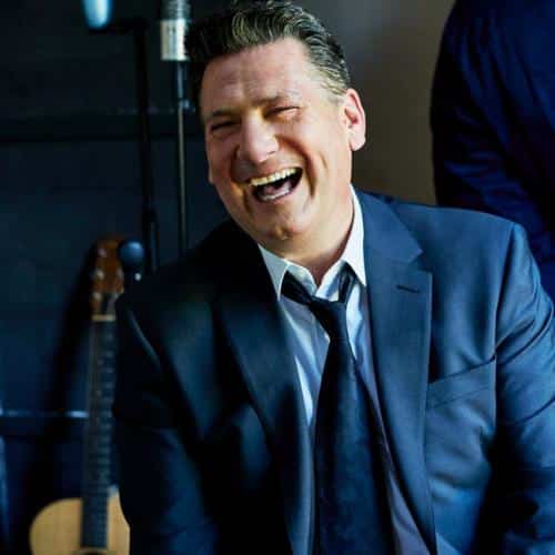 Tony Hadley du Spandau Ballet révèle la façon dont il calme ses nerfs avant chaque spectacle
            

